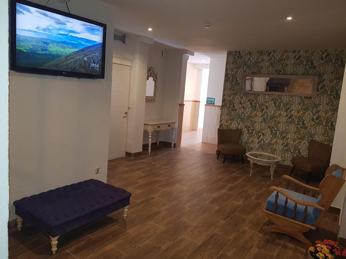 Hostal Mozaik Lloret 滨海略雷特 外观 照片